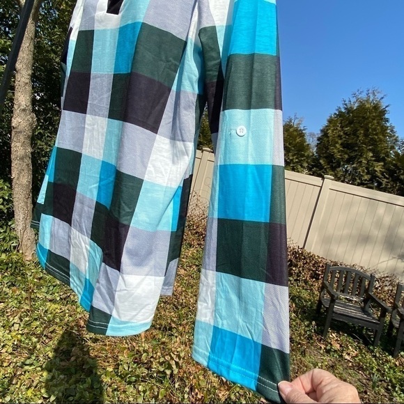 GREAT plaid in forest green, turquoise and white. Flows away from body. Casual - Picture 3 of 4